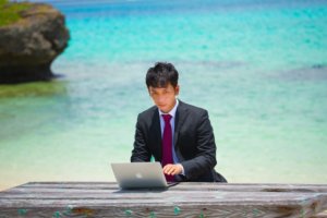 テレワークから見える成果主義への移行とは。「窓際族」淘汰への流れか!?