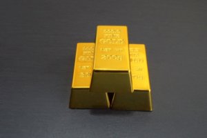 金（ゴールド）が高騰する中で売り狙いする理由とは？【商品先物】