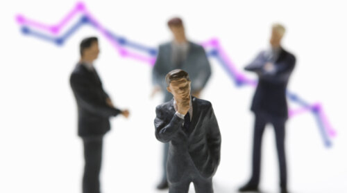 人身売買に関与した企業の資産凍結で株価暴落!?アマゾン社CEOが辞任か。