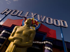 ハリウッドの収入源9割が人身売買で金欠に!東京・大阪で再び緊急事態宣言か!?