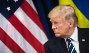 緊急事態宣言8月まで再発令決定か!?トランプ氏がビックテックを集団訴訟へ!