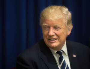 緊急事態宣言が9月半ばまで延長決定！？トランプ氏がバイデン氏に大統領辞任を要求か！