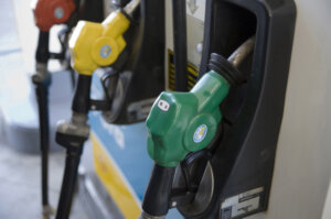 イギリスで食糧不足とガソリン不足が同時に発生か!?コロナを風邪扱いとテレビが報道へ!