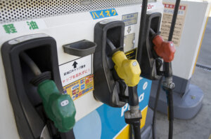 ガソリン価格の抑制策で価格高騰は抑えられる!?34都道府県がまん延防止等重点措置の対象か。