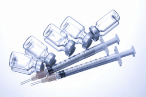 ワクチン4回目接種は5月に開始する方針か。ガソリン価格は11週ぶりに値下がりへ。