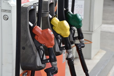 NY原油先物は100ドル割れへ。ガソリン価格は1リットル172円に当面維持か。