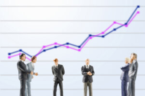 米消費者物価指数が40年ぶりの高水準に。若者に接種を呼びかけるのは接種率の低さが関係か?