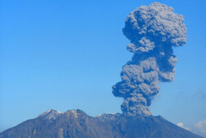 カムチャッカ半島で火山が噴火か。サル痘は新たなサル痘ワクチンへの誘導?