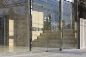 約4割が黒字リストラで人員削減か。経団連が過剰な消毒を不必要、テレワークは限定的に変更へ。