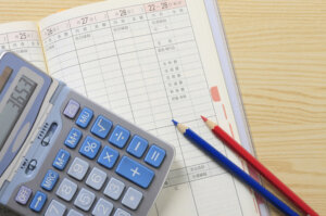 円安によって半数近くの企業が経営マイナスに。日本のiPhone販売価格が世界最安か。