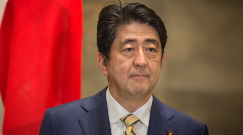 参院選にて自民党が63議席を獲得して勝利か。安倍元首相は演説中に散弾銃で攻撃を受けた?