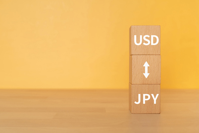 ドル円は130円台へ下落。最低賃金の31円引き上げは過去最大か。