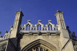 エリザベス女王の国葬は9月19日に決定か。沖縄知事選で公職選挙法違反が疑われている?