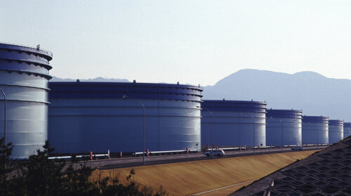OPECが原油を日量200万バレル減産へ。6カ月〜4歳向けワクチンを特例承認へ。