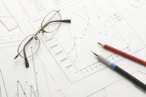 8月の経常黒字は過去最少に。入国制限の大幅緩和と旅行支援を今日から開始へ。