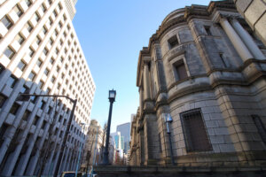 日銀はなぜ突然の金融緩和縮小を発表した?親が脅して宗教を強制させるのは虐待と判断へ。