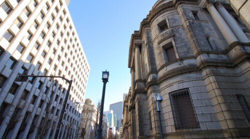 日銀はなぜ突然の金融緩和縮小を発表した?親が脅して宗教を強制させるのは虐待と判断へ。