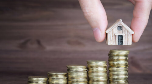 三菱UFJ銀行は住宅ローン金利を0.1%引き上げへ。3月分の電気料金は上限到達も負担軽減策で実質値下げか。