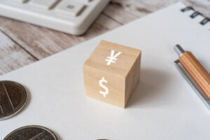 企業のコスト転嫁はまだ4割か。コロナ休校助成は3月で終了へ。