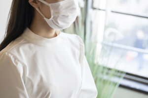 マスク緩和以降も着用を求める店が存在か。今春の引っ越し代が物価上昇で20万円超えへ。