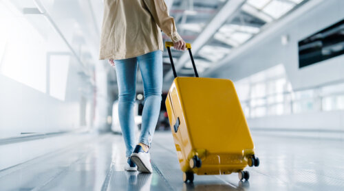 大型連休中の海外旅行が大幅増加か。教員不足が1,500人へ。