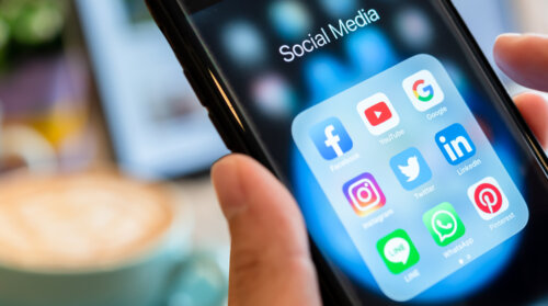 ツイッターロゴをXに変更へ。