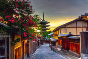 訪日客回復で観光公害が課題か。