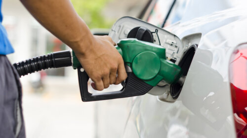 ガソリン価格が18週ぶりに値下がりへ。