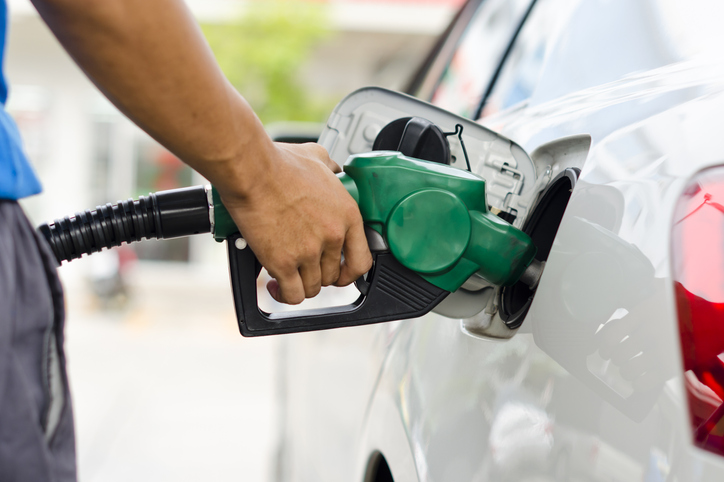 ガソリン価格が18週ぶりに値下がりへ。