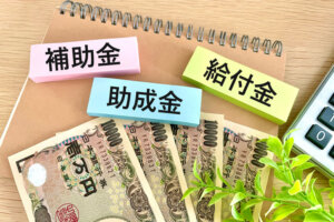 非課税世帯以外の低所得世帯に10万円給付検討か。