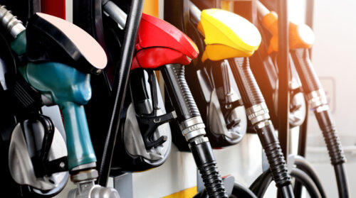ガソリン価格は2カ月ぶりに180円を下回る。