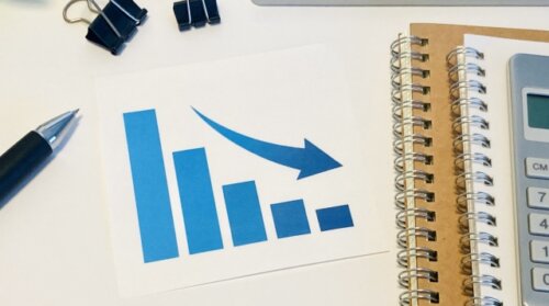 内閣不支持率は70%と過去最高か。