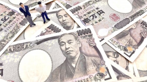 平均月給は31万円と過去最高へ。