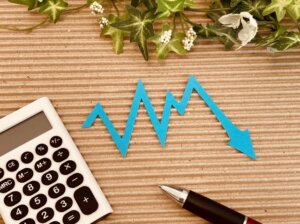 中国への直接投資は82%減か。