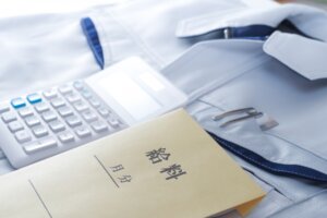 実質賃金は23カ月連続で減少か。