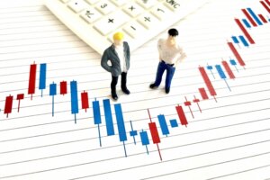 円相場の投機筋との攻防は長期化の可能性か。