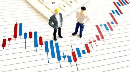 円相場の投機筋との攻防は長期化の可能性か。