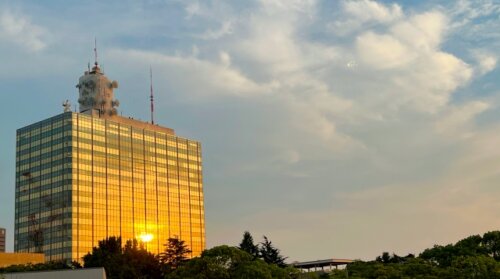 NHK受信契約が4年で100万件減か。