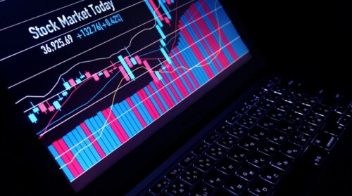 日経平均株価は3万8,000円台に回復へ。