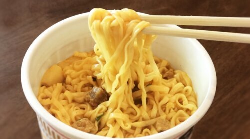 日清食品がカップヌードルの店頭価格の一律引き上げを強要か。