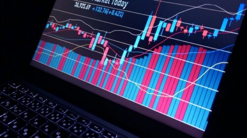 NYダウの終値が史上初の4万5,000ドル台に。
