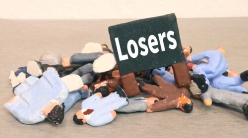 賃上げの裏で就職氷河期世代に新たな問題か。