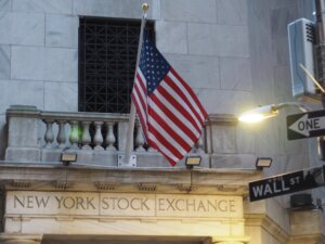 米関税巡りNY株が1,679ドル安に。