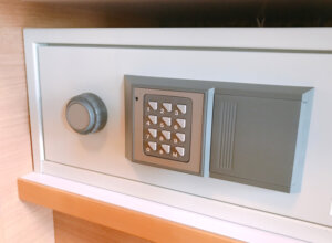 全国銀行協会が貸金庫での現金保管を禁止へ。