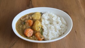 2025年4月のカレー物価は1食429円に。