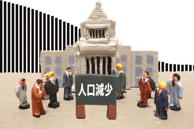 出生数が推計よりも14年早く70万人割れへ。