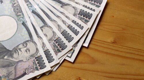 口座乗っ取り被害でネット証券は半額補償で検討か。