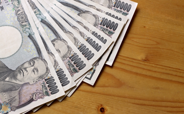 口座乗っ取り被害でネット証券は半額補償で検討か。