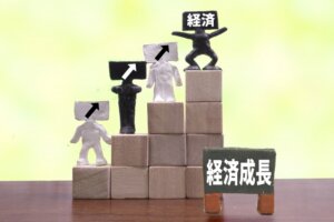 今年度成長率を0.7%に下方修正へ。