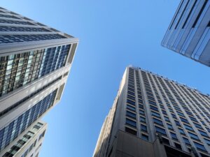 首都圏への本社移転が最多となり5年ぶりに転入超過へ。